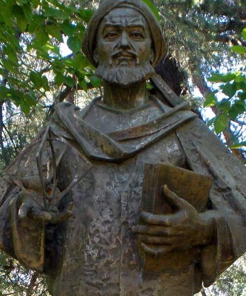 Monument to Muhammad al-Khwarizmi, Ciudad Universitaria, Madrid, 2020. CC0 via Wikimedia Commons.