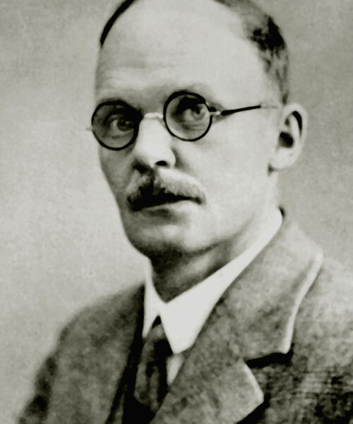 Hans Geiger in 1928 by Unknown author. Public domain via Wikimedia Commons.