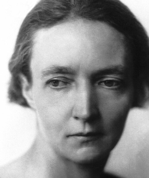 Photograph (1935) by Nobel Foundation. Public domain via Wikimedia Commons.