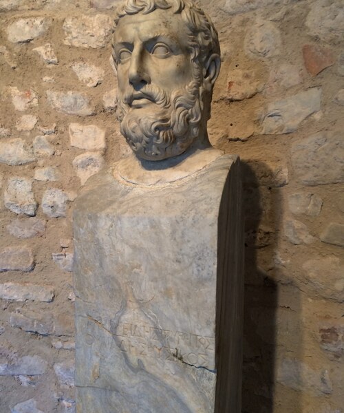 Bust of Parmenides, Roman-era herm from the archaeological park of Velia, Campania. Photo by Sergio Spolti, CC BY-SA 4.0 via Wikimedia Commons.